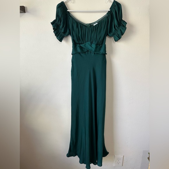 Selfie Leslie Dresses & Skirts - Selfie Leslie Green Empire Silky Cocktail Evening Dress Size S